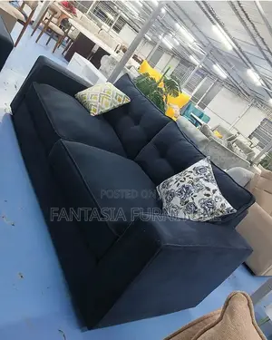 Kochi ya Navy Blue yenye Vitufe vya Kukalisha Watu 3