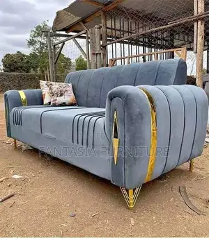 Kochi ya Kawaida ya Seater 3 Nyeusi na Kamba za Dhahabu