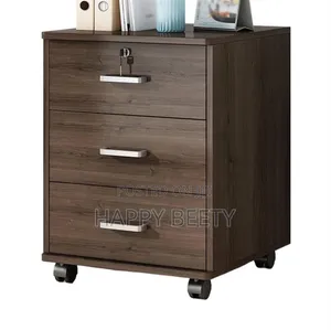 Kabati la Mbao la Minimalist Lenyewe Likiwa na Kifungio na Magurudumu