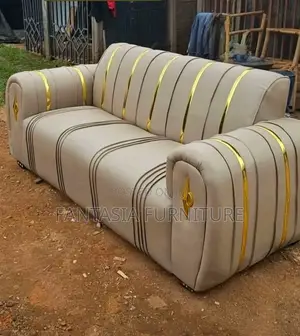 Sofa ya Beige ya Viti 3 Yenye M stripes ya Dhahabu
