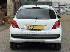 Peugeot 207 2012 Nyeupe