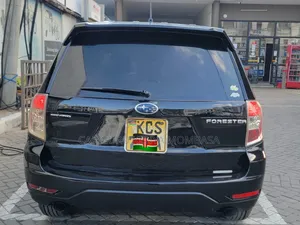 Subaru Forester SK5 2011 Nyeusi