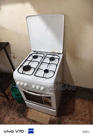 Used White 4-Burner Gas Cooker