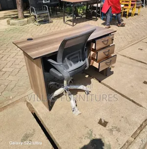 Set ya Dawati la Kisasa la 1.2m na Kiti cha Mesh