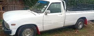 Toyota Hilux 2200 4x4 Pickup 1986