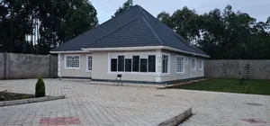 Bungalow ya Kisasa ya Vyumba 4 Royalton, Kipchamo
