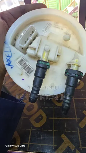 Used Fuel Pump for Mazda Axela (2 Pipes)