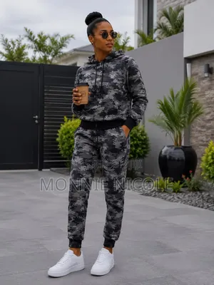 Tracksuit ya Jeshi ya Camo