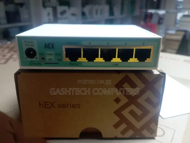 MikroTik hEX Router RB750GR3 Gigabit Ethernet - 1