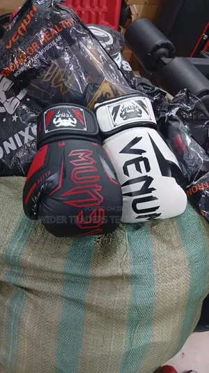 Venum Elite Boxing Gloves - Oz 12