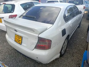 Subaru Legacy 2004 Nyeupe