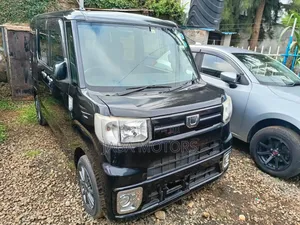 Daihatsu Wake 2017 Nyeusi