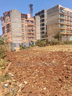 Kasarani Seasons Commercial - Kiwanja cha Kona cha Udongo Mwekundu, Chenye Mifumo Mizuri ya Maji