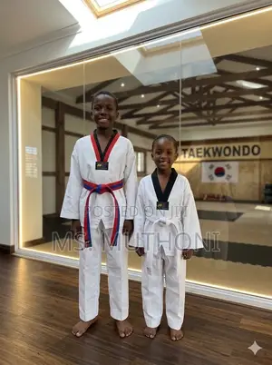 Professional Martial Arts Costume: Karate Taekwondo Gi (Ages 4-12)