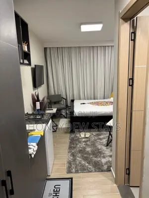 Studio chenye Samani Karibu na JKIA & SGR | Dimbwi, Gym & WiFi | Sabaki
