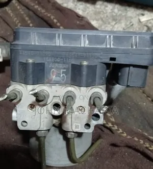 ABS Pump ya Toyota Hilux Vigo (Iliyo tumika)