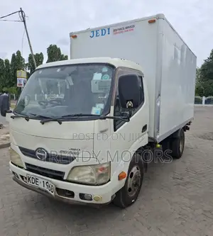 Hino Dutro 2014 Truck