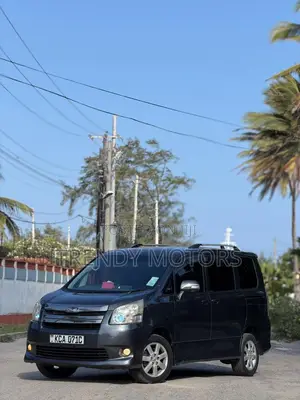 Toyota Noah 2007 Kijivu