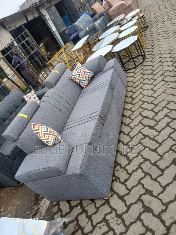 Kochi Modern ya Seating 3 kwa Uuzaji - 1