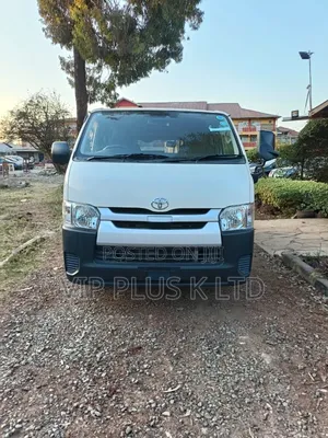 Toyota HiAce 2019 - White