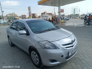 Toyota Belta 2011 Nyeupe