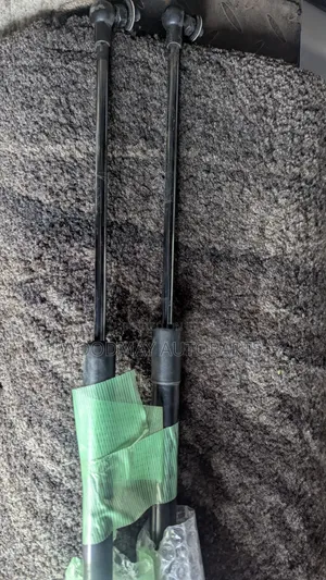 Subaru Levorg Boot Shocks (Zilizotumika)