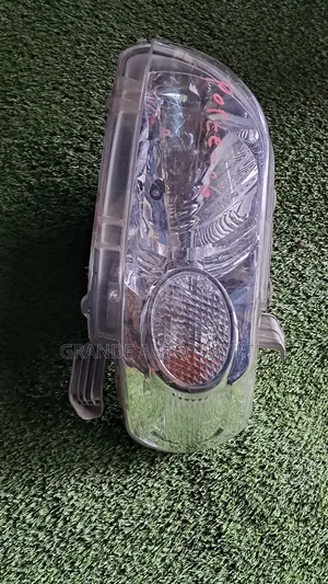 Mataa ya Toyota Porte (Yaliyotumika)