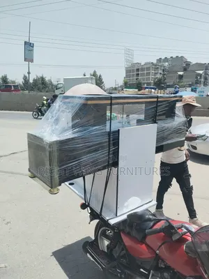 Boss Office Products TV Stand ya Marble na LED Lights