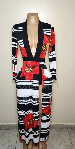Kanzu ya 4F Nyeupe na Nyeusi yenye Maua Mekundu