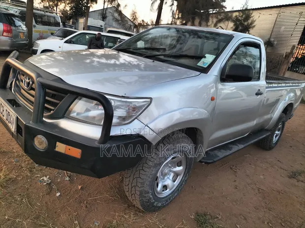 Toyota Hilux Vigo 2016 Nyeusi - 1