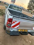 Toyota Hilux Vigo 2016 Nyeusi - 4