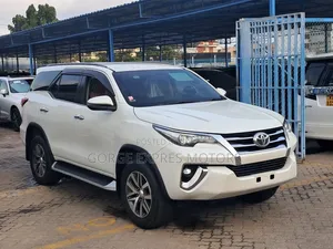 Toyota Fortuner 2019 Nyeupe