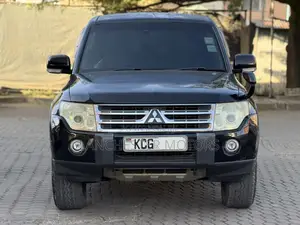 Mitsubishi Pajero 3.2 Di-D 2008 Nyeusi