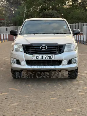 Toyota Hilux 2012 Nyeupe