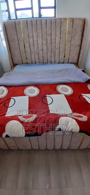 Kitanda cha Chester - King Size