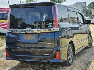 Toyota Noah WXB 2019 Rangi ya Teal