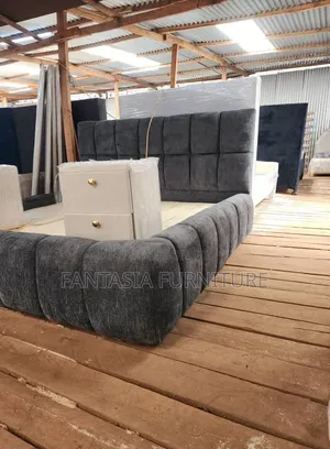 Kitanda cha Bubble Nyeusi/Kijivu na Meza ya Kando ya Kitanda