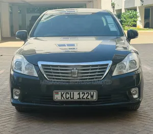 Toyota Crown 2012 Nyeusi