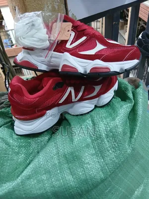 New Balance 9060 Cherry Red Mpya
