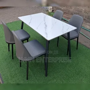 Meza ya Kisasa ya Kula ya Kioo ya Watu 4