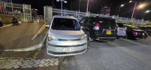 Toyota Spade 2014 Nyeusi