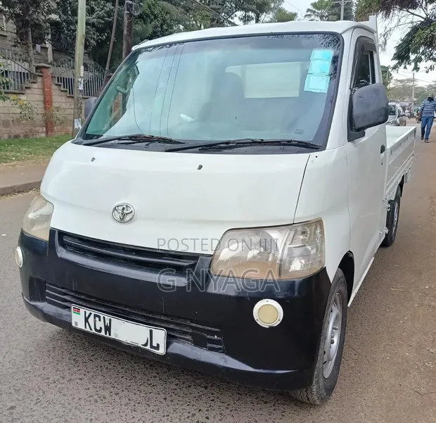 Toyota TownAce Pickup 2012 Nyeupe - 1