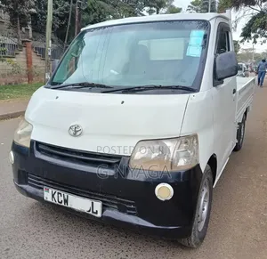 Toyota TownAce Pickup 2012 Nyeupe