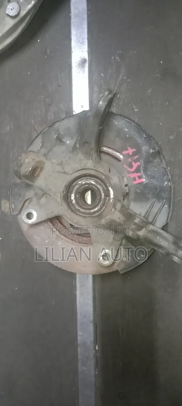 Honda Fit Front Hub (Used) - 1