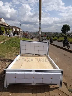 Kitanda cha Chester cha Gridi Nyeupe 5x6