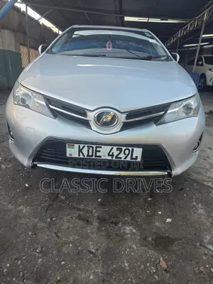 Toyota Auris 2014 Nyeusi