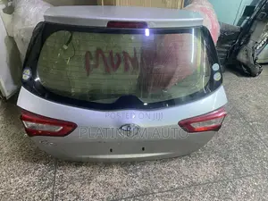 Boot ya Toyota Vitz - 2018