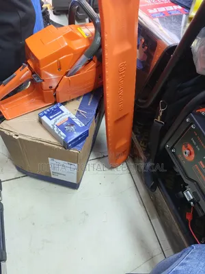 Husqvarna 272XP Chainsaw - Brand New