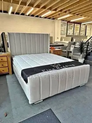 5x6 Glossy Cream Tufted Chester Bed
