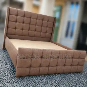 Kitanda cha Chester cha Brown Grid Tufted cha 5x6